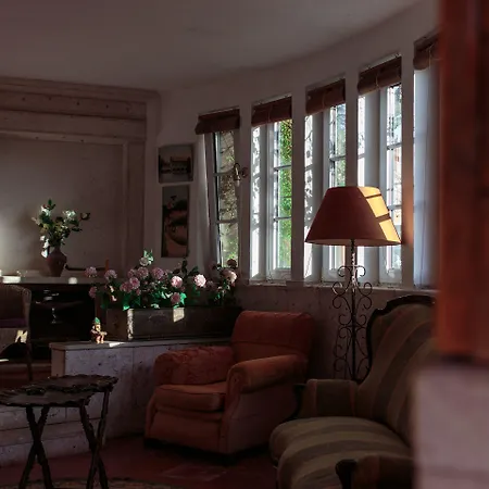 Shepinetree - Capela House
